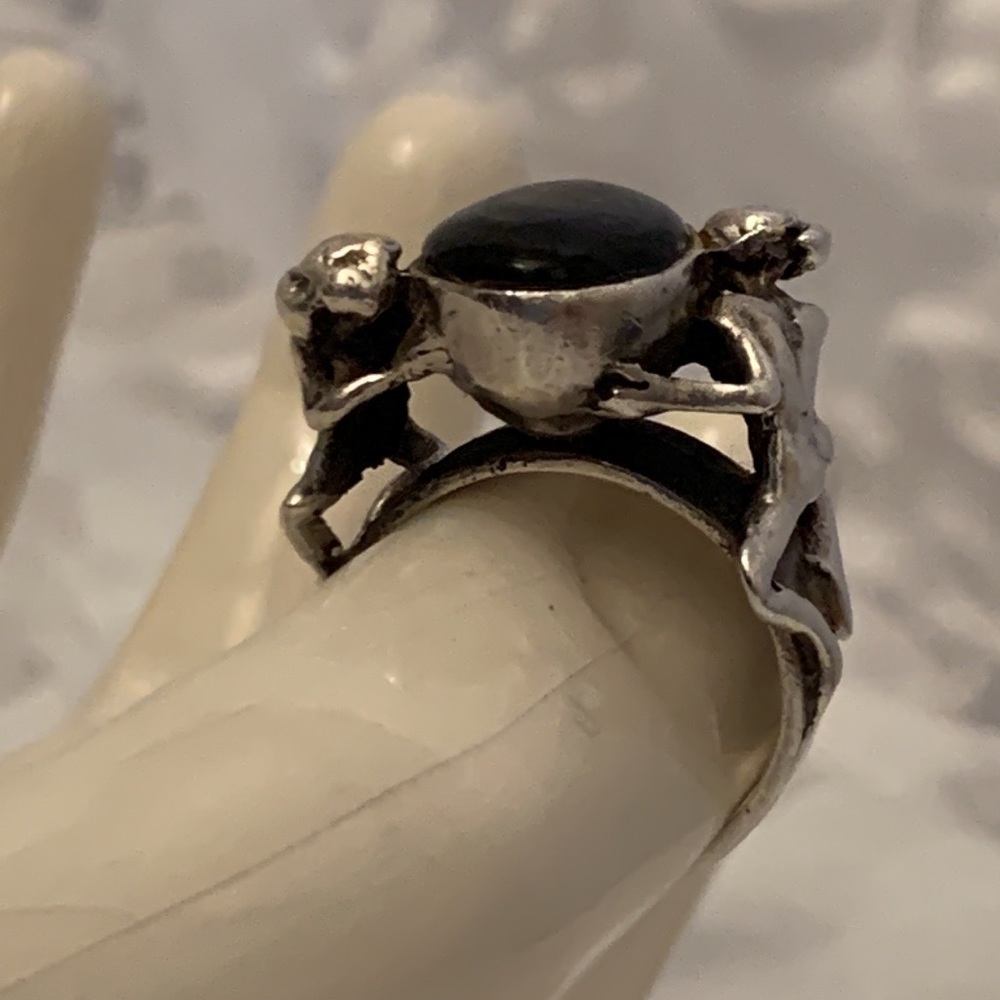 Black Onyx .925 Vintage Ring Women Holding Up Stone Size 6